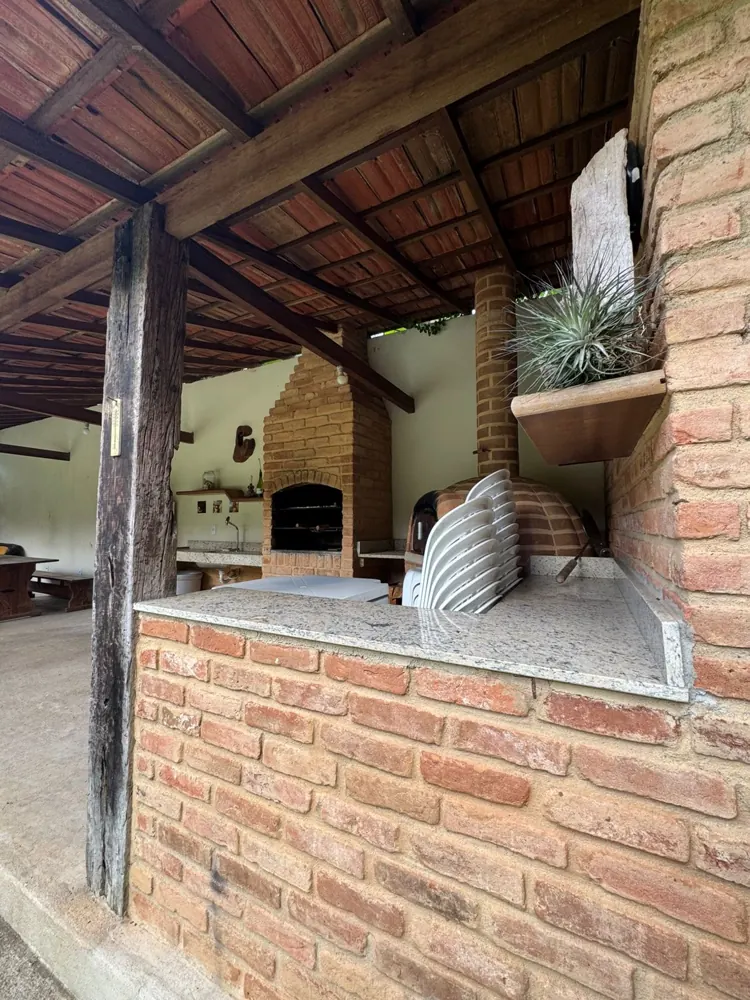 Forno de pizza a lenha e churrasqueira da Área 2